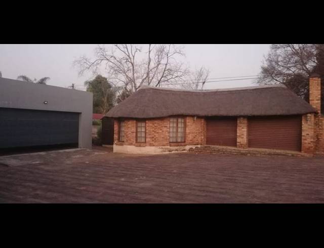 3 BEDROOM HOUSE FOR SALE IN HEUWELOORD